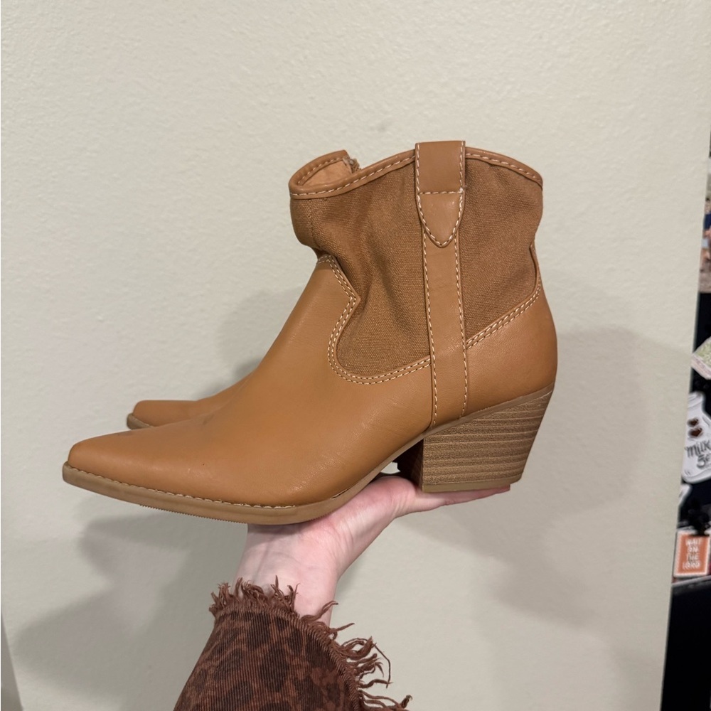 Universal Thread Tan Ankle Booties sz8.5 - Picture 3 of 6